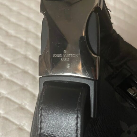 AUTHENTIC **Louis Vuitton Discovery Bumbag Monogram Eclipse Black - Picture 3 of 15